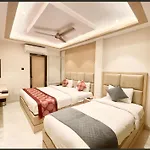 Hotel Luxuary Sark Residency Near Kashi Vishwanath Temple - Air Conditioned Hotel At Prime Location -Best Hotel