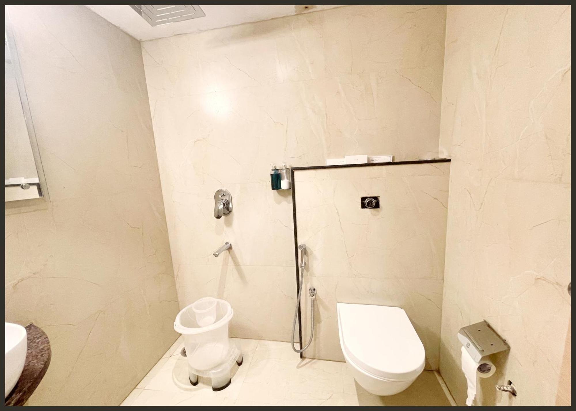 Luxuary Sark Residency Near Kashi Vishwanath Temple - Air Conditioned At Prime Location -best