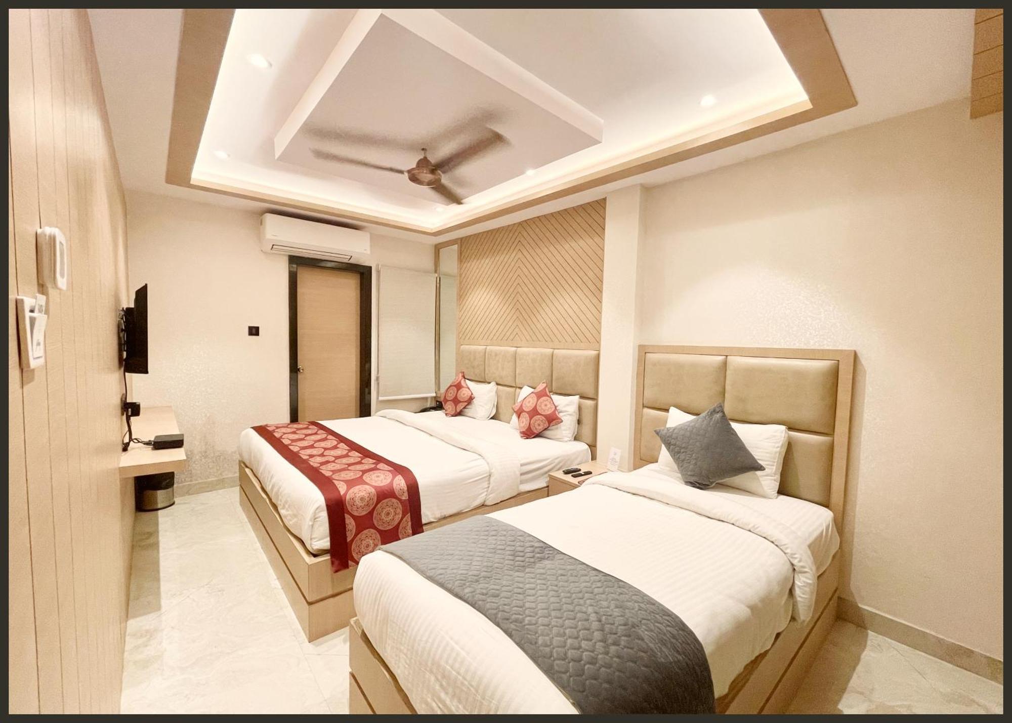 Luxuary Sark Residency Near Kashi Vishwanath Temple - Air Conditioned At Prime Location -best